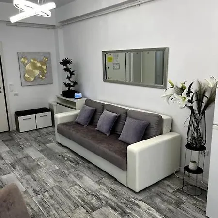 Romeo's Beachfront By Loft, Opera And White Tower Appartamento
