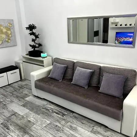Romeo's Beachfront By Loft, Opera And White Tower * Mamaia