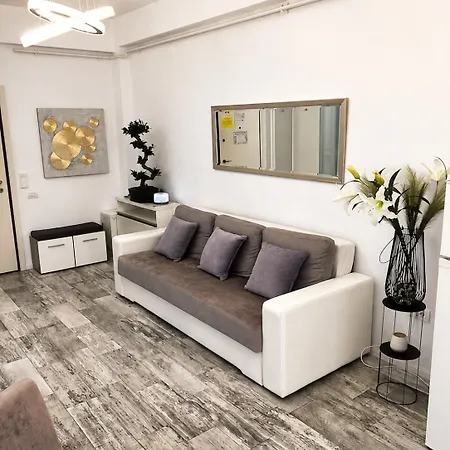 Apartment Romeo's Beachfront By Loft, Opera And White Tower *