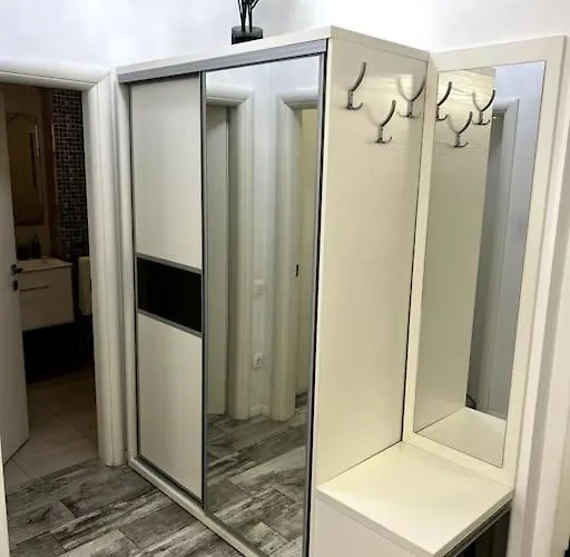 Romeo's Beachfront By Loft, Opera And White Tower Mamaia