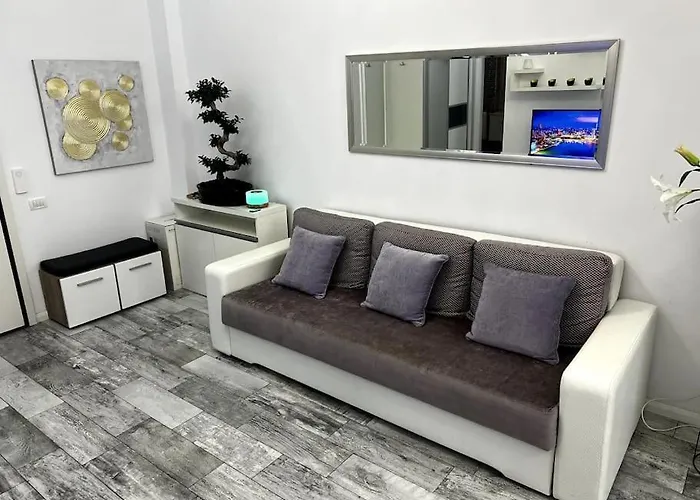 Romeo's Beachfront By Loft, Opera And White Tower * Mamaia