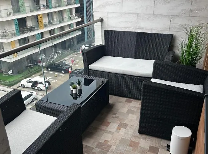 Romeo's Beachfront By Loft, Opera And White Tower Appartement Mamaia